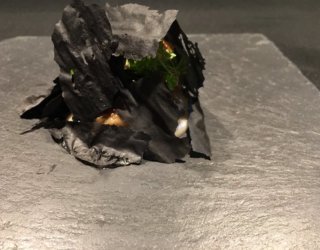 浦村産牡蠣のソテー 菊芋のピューレと竹炭のクロッカンテ